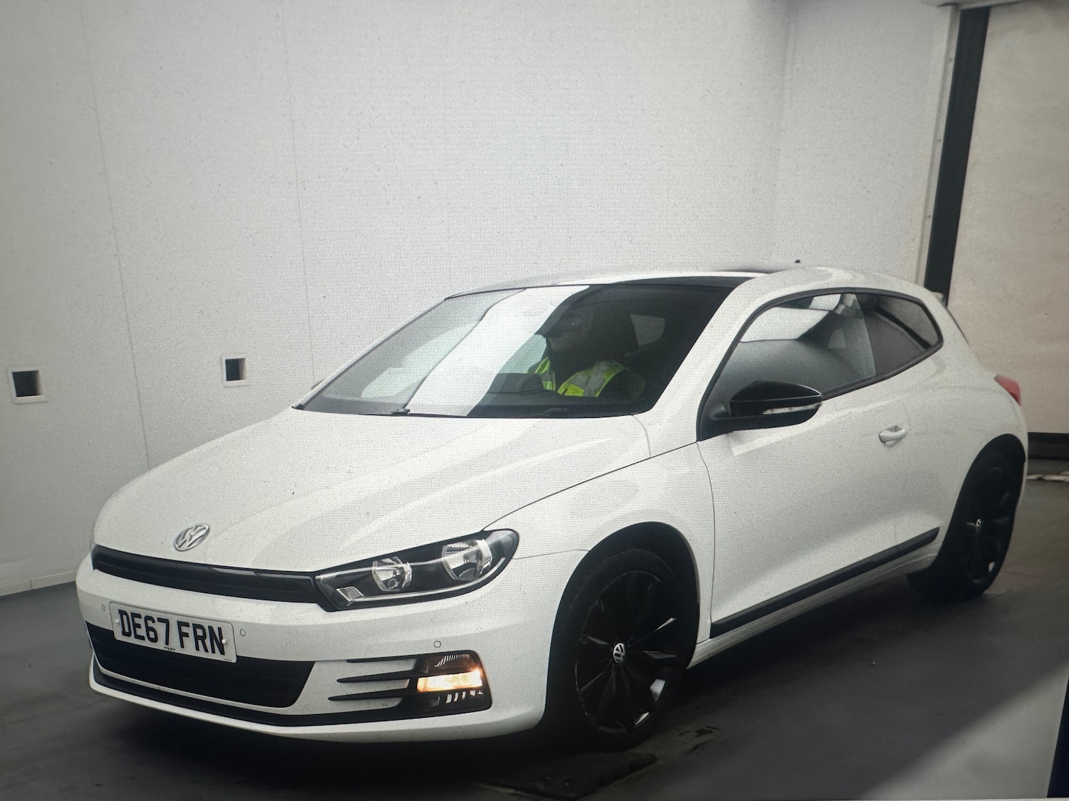 Used Volkswagen Scirocco 2017 for sale - 77834692: Photo 2