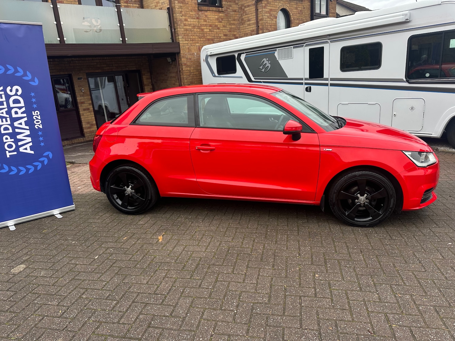 Used Audi A1 2015 for sale - 76357832: Photo 2