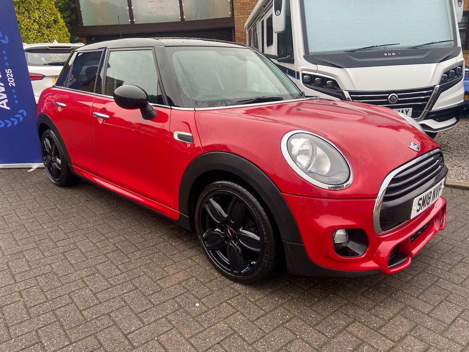 Used MINI Hatch 2018 for sale - 76807761: Photo 1