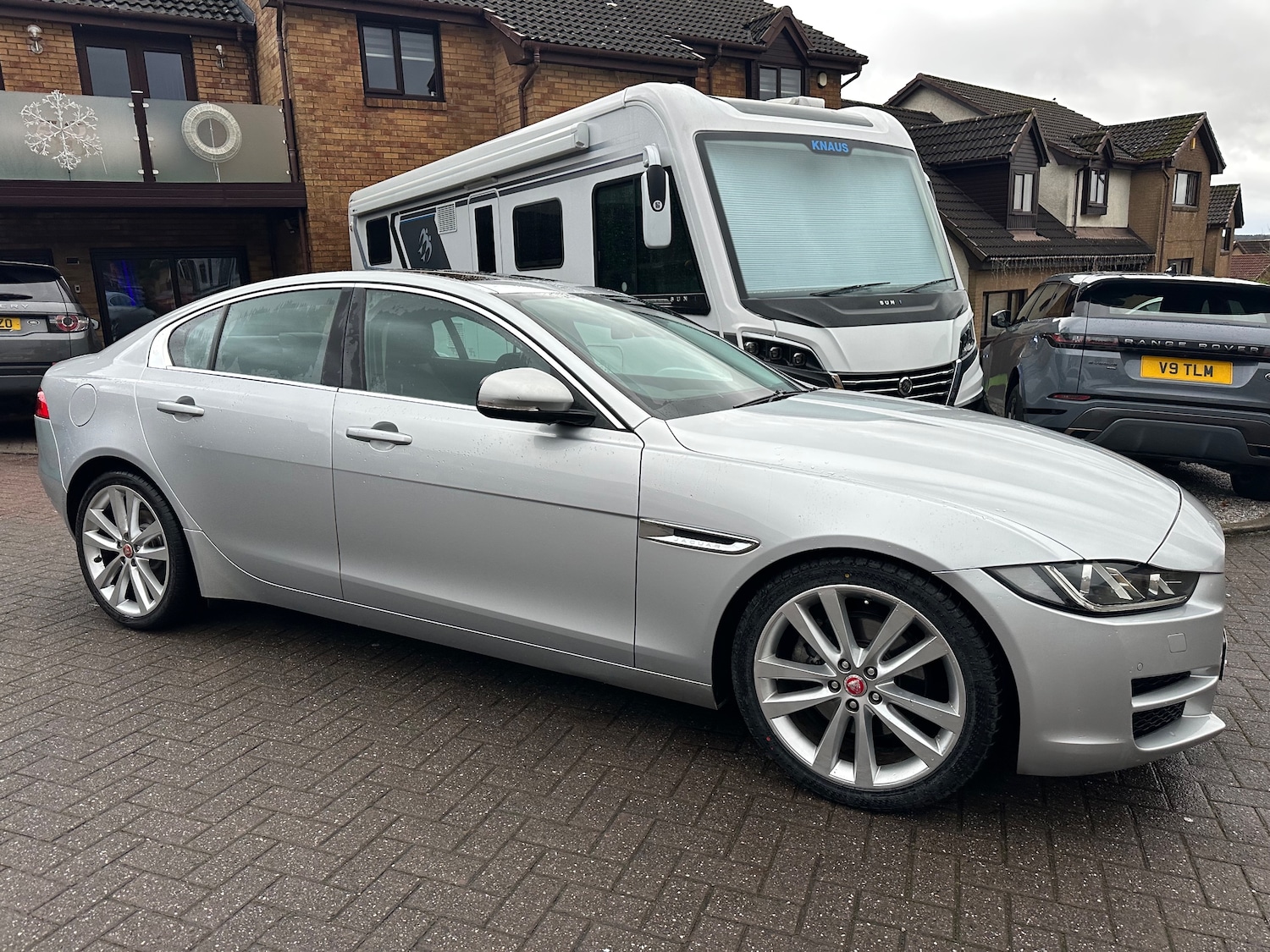 Used Jaguar XE 2016 for sale - 77692008: Photo 2