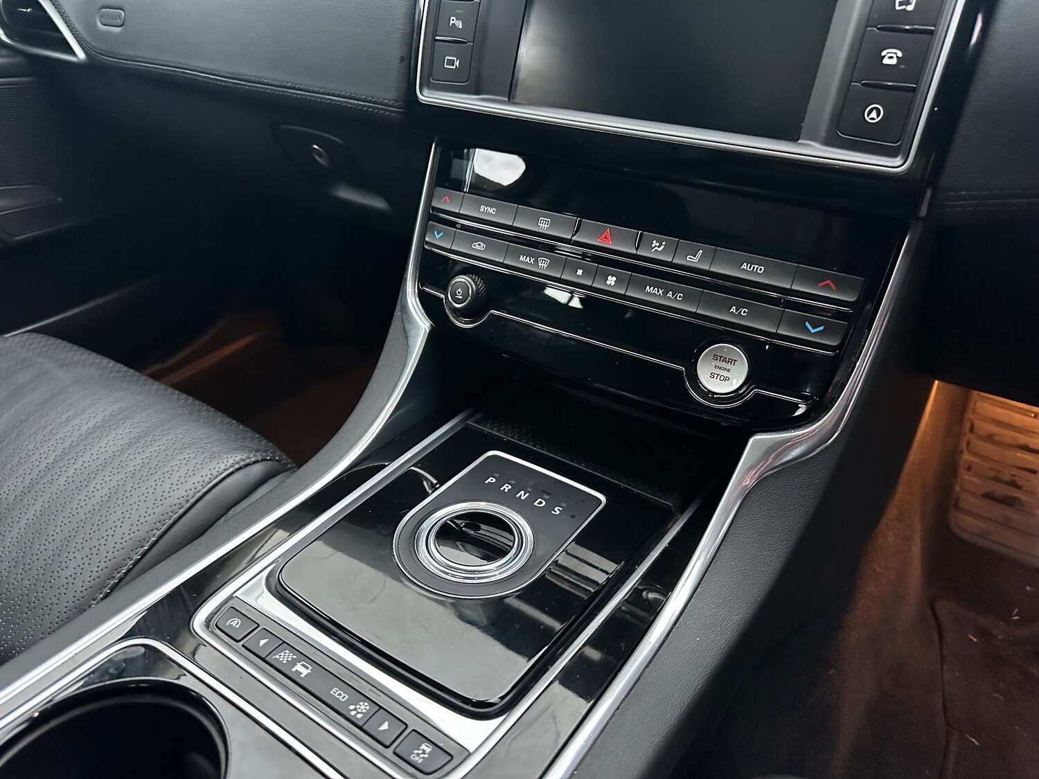 Used Jaguar XE 2016 for sale - 77692008: Photo 28