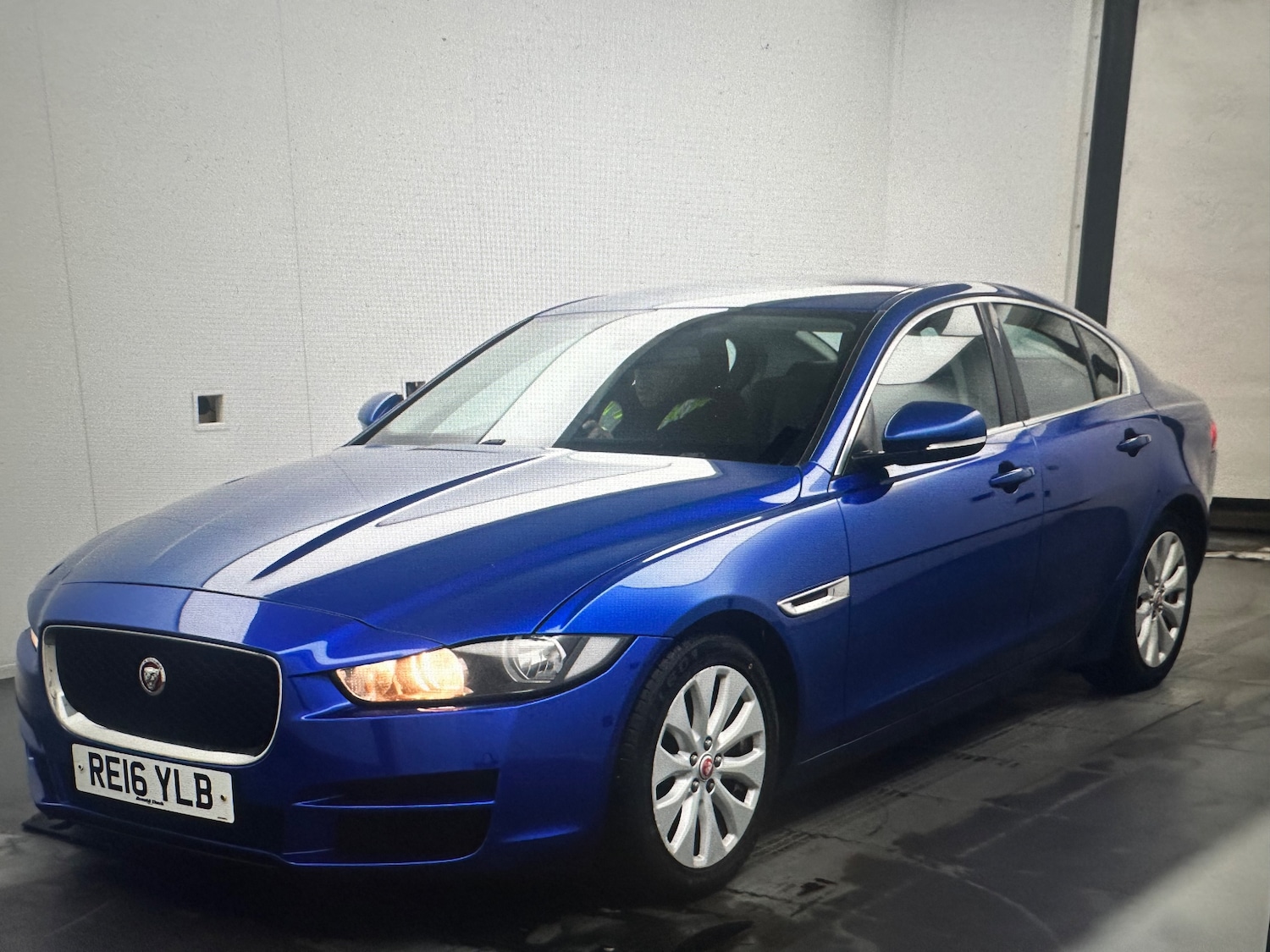 Used Jaguar XE 2016 for sale - 77200771: Photo 3