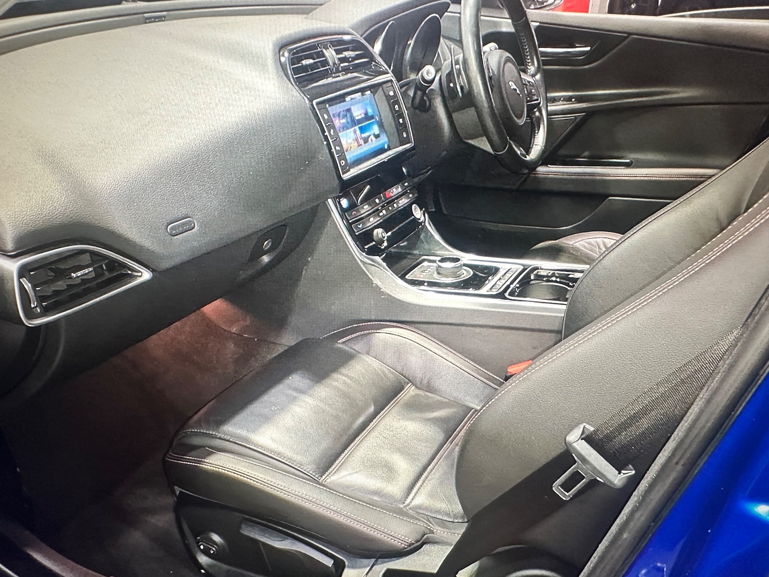 Used Jaguar XE 2016 for sale - 77200771: Photo 4