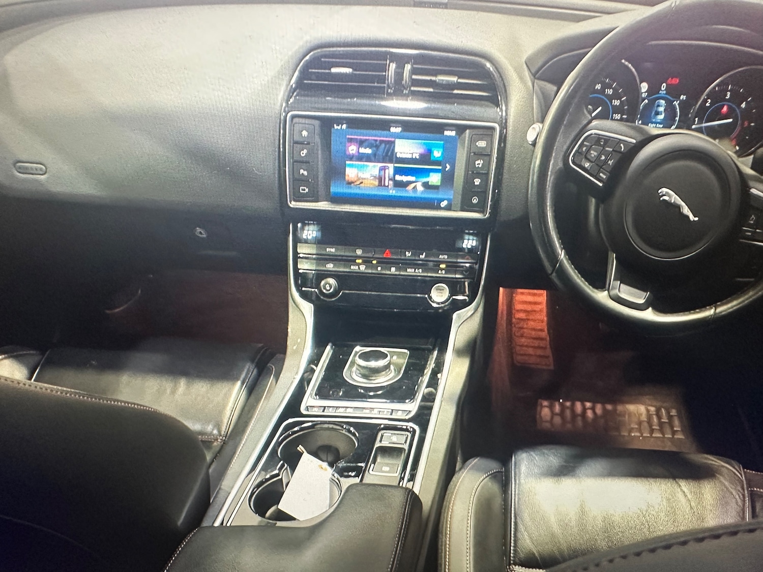 Used Jaguar XE 2016 for sale - 77200771: Photo 5