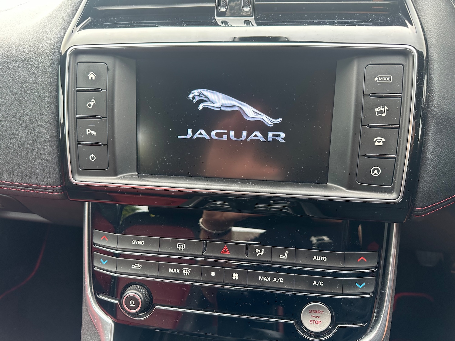 Used Jaguar XE 2016 for sale - 76249529: Photo 46