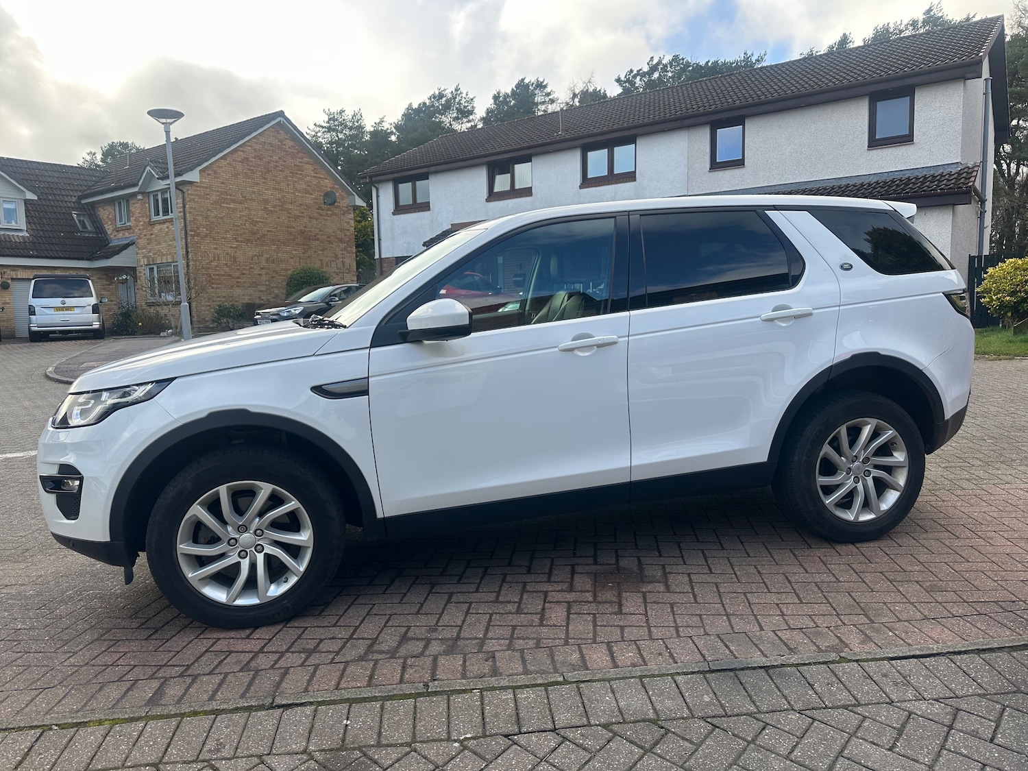 Used Land Rover Discovery Sport 2016 for sale - 78124832: Photo 2