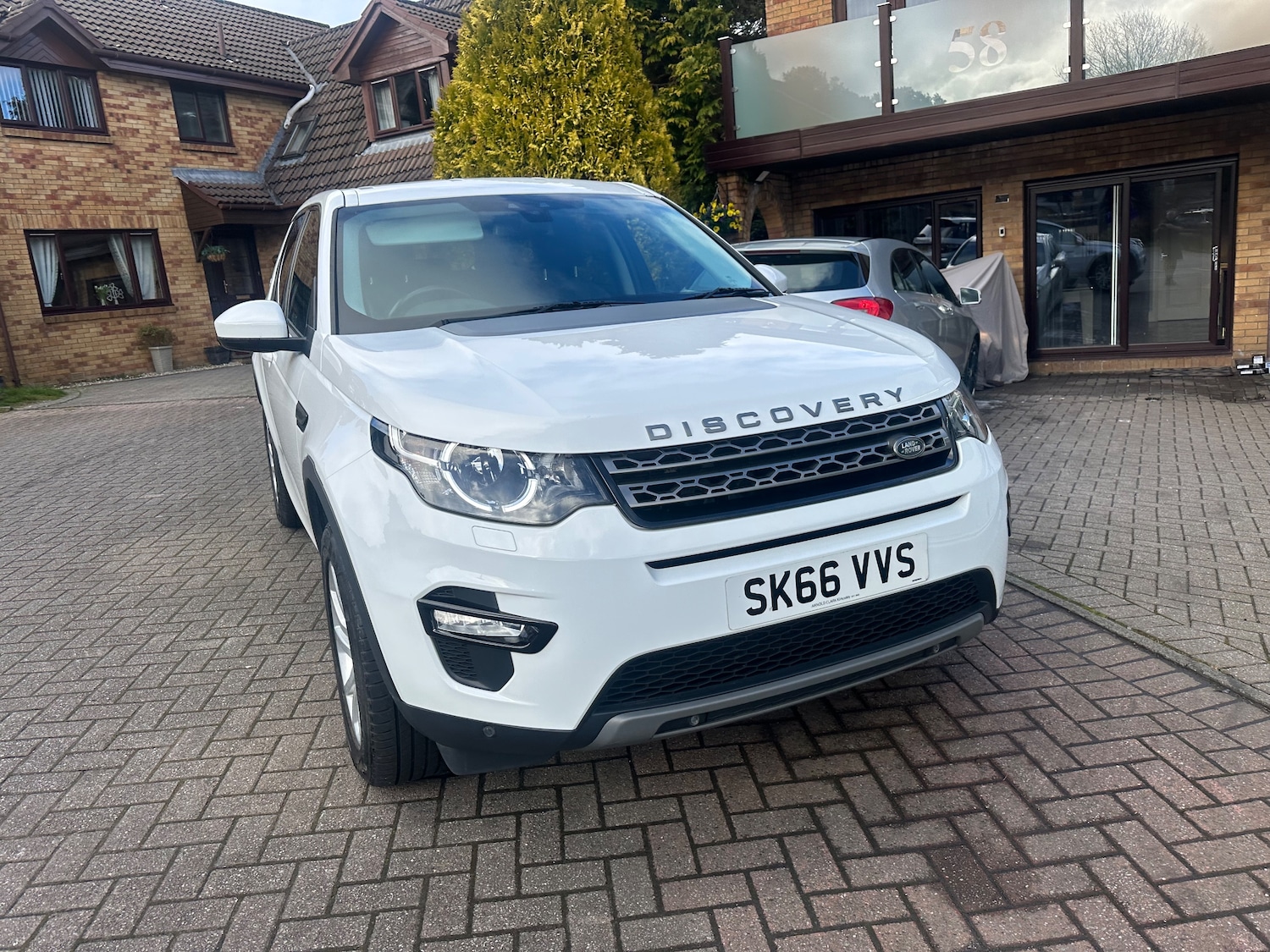 Used Land Rover Discovery Sport 2016 for sale - 78124832: Photo 3