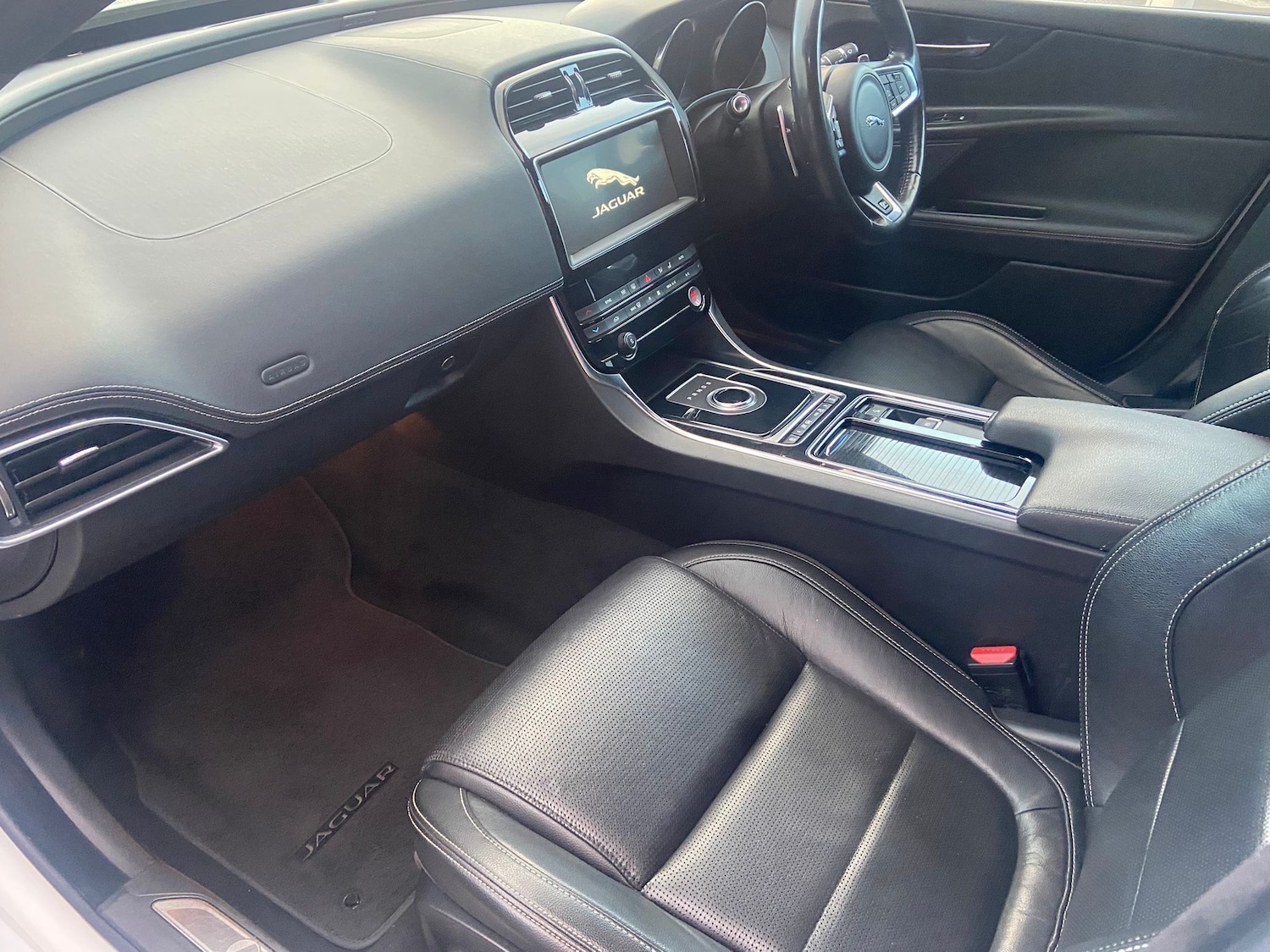 Used Jaguar XE 2019 for sale - 76557788: Photo 11