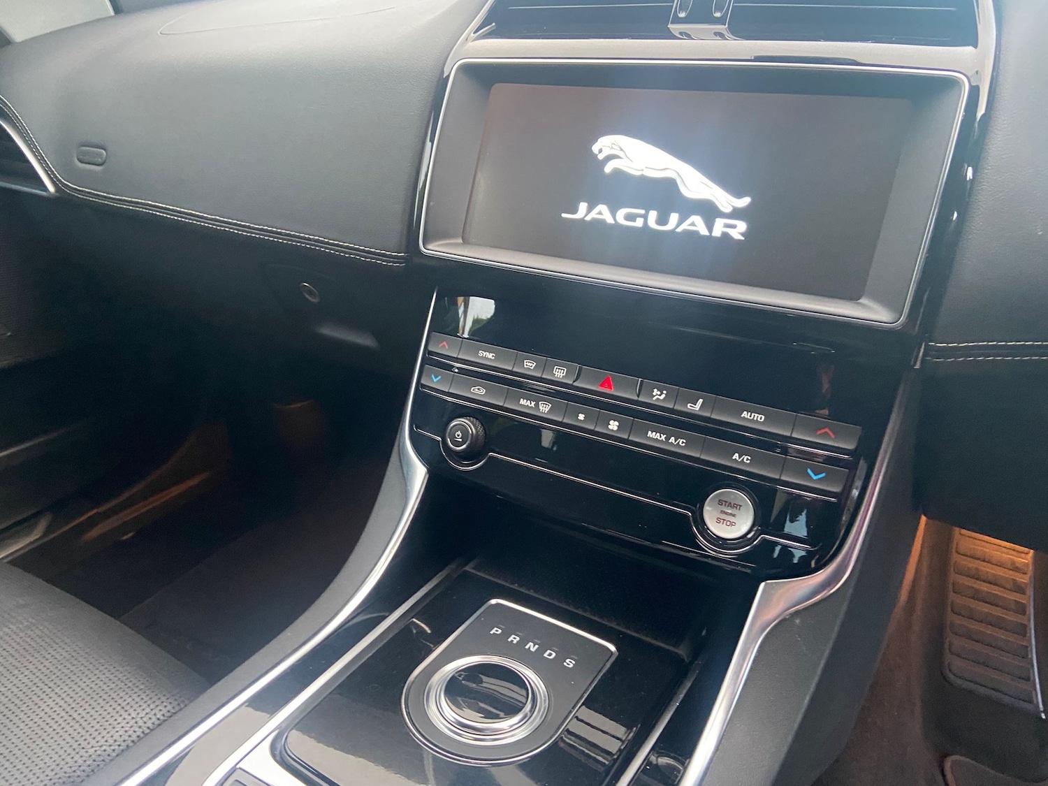 Used Jaguar XE 2019 for sale - 76557788: Photo 16