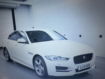 Used Jaguar XE 2019 for sale - 76557788: Photo