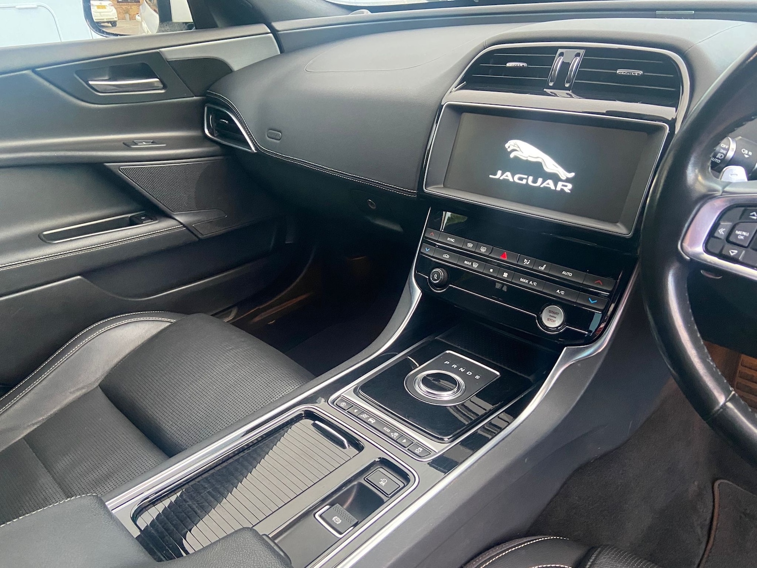 Used Jaguar XE 2019 for sale - 76557788: Photo 23