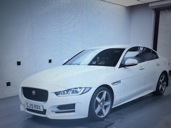 Used Jaguar XE 2019 for sale - 76557788: Photo