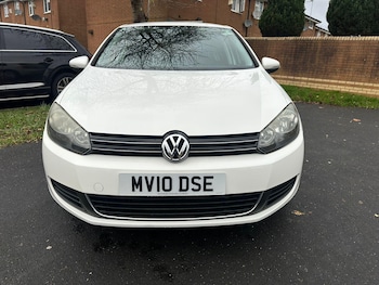 Used Volkswagen Golf 2010 for sale - 77647579: Photo