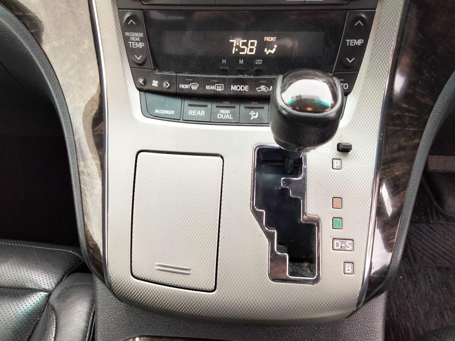 Used Toyota Vellfire for sale - 76512478: Photo 43