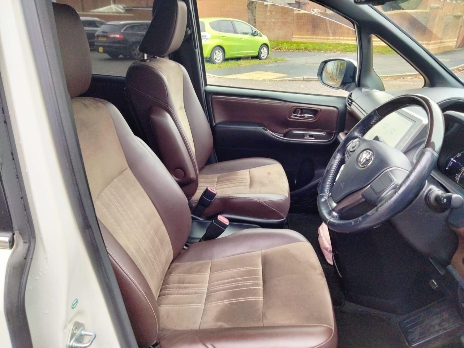 Used Toyota Voxy 2025 for sale - 76550414: Photo 32