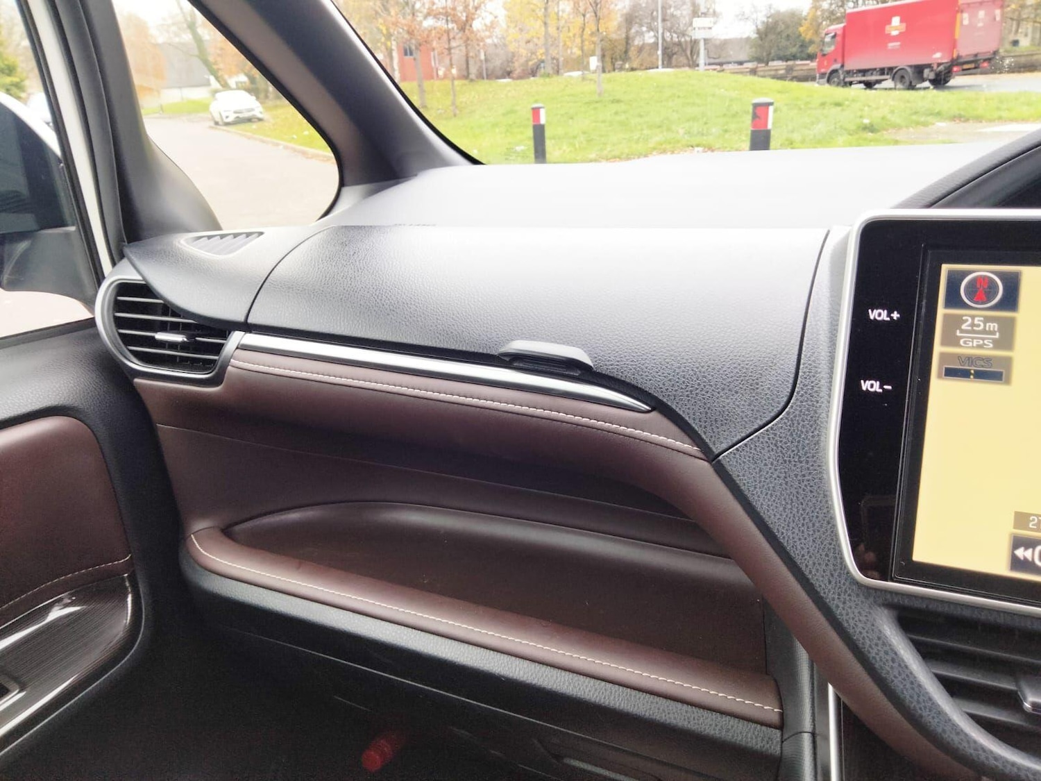 Used Toyota Voxy 2025 for sale - 76550414: Photo 36