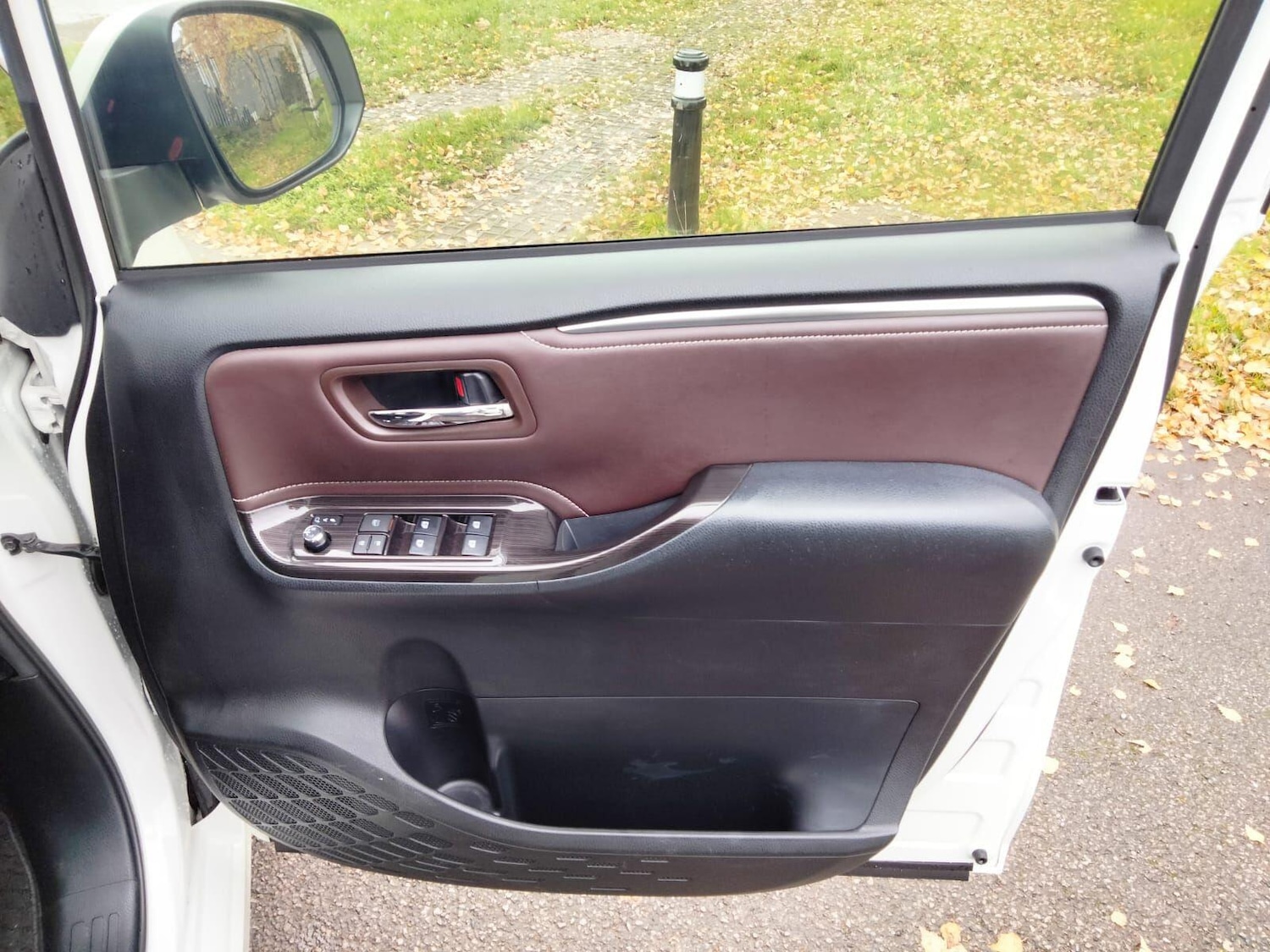 Used Toyota Voxy 2025 for sale - 76550414: Photo 38