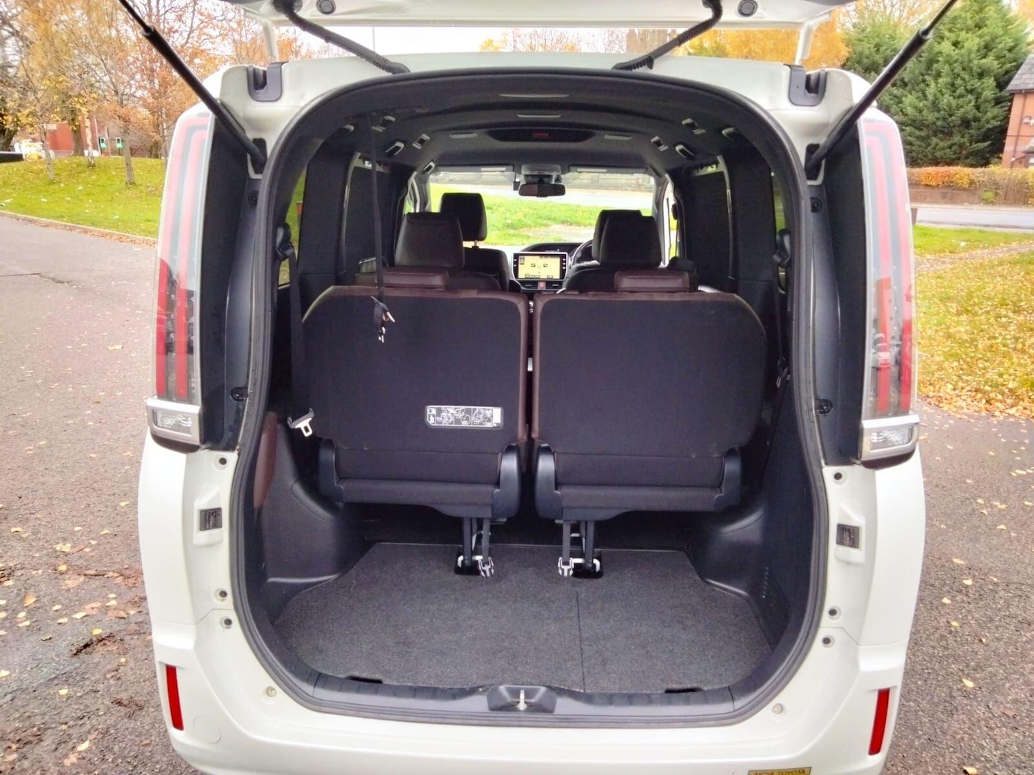 Used Toyota Voxy 2025 for sale - 76550414: Photo 47