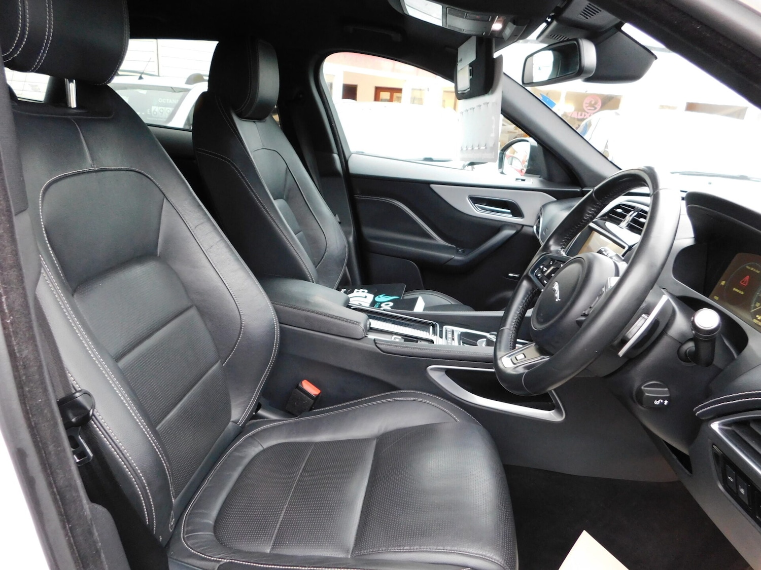 Used Jaguar F-Pace 2017 for sale - 77392654: Photo 7