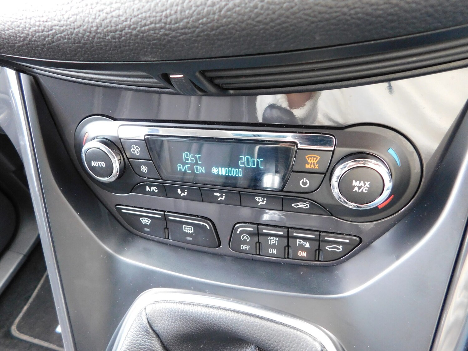 Used Ford Kuga 2015 for sale - 77878833: Photo 21