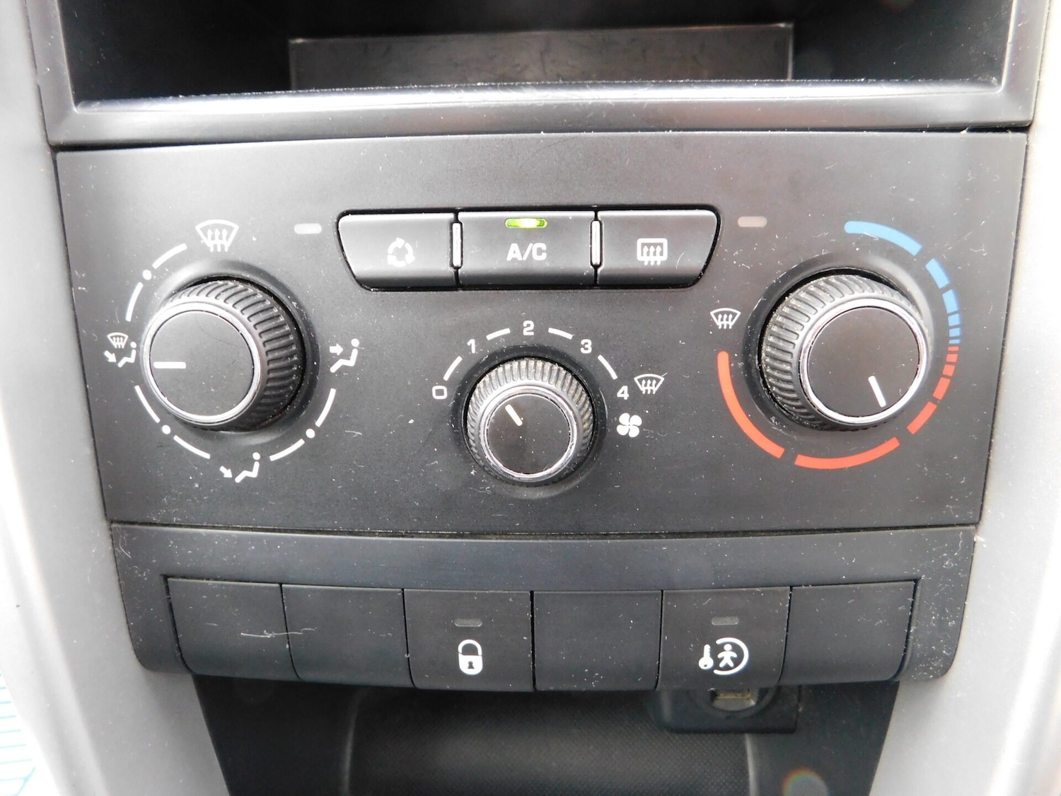 Used Peugeot 207 2011 for sale - 76464544: Photo 13