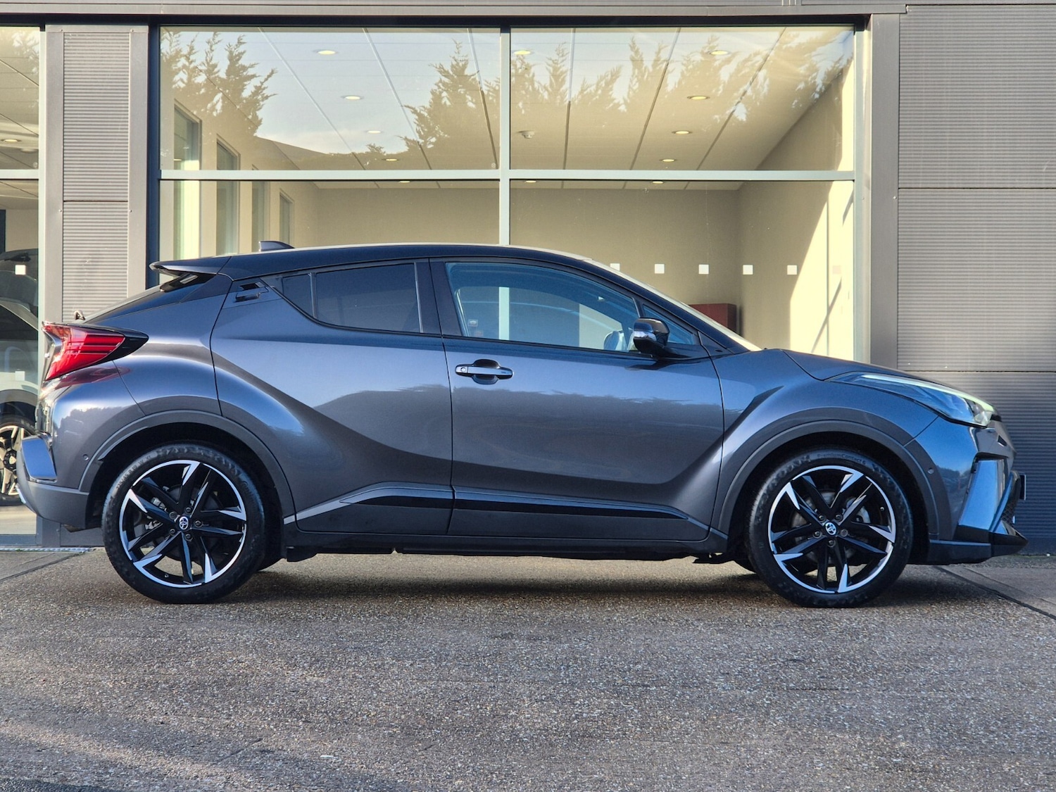 Used Toyota C-HR 2022 for sale - 78036831: Photo 2