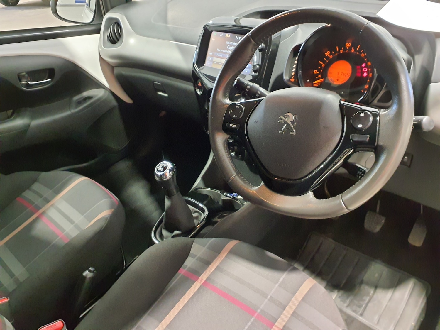 Used Peugeot 108 2014 for sale - 76391415: Photo 2