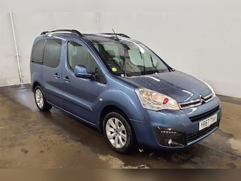 2017 (67) - 1.6 BlueHDi 100 Flair 5dr