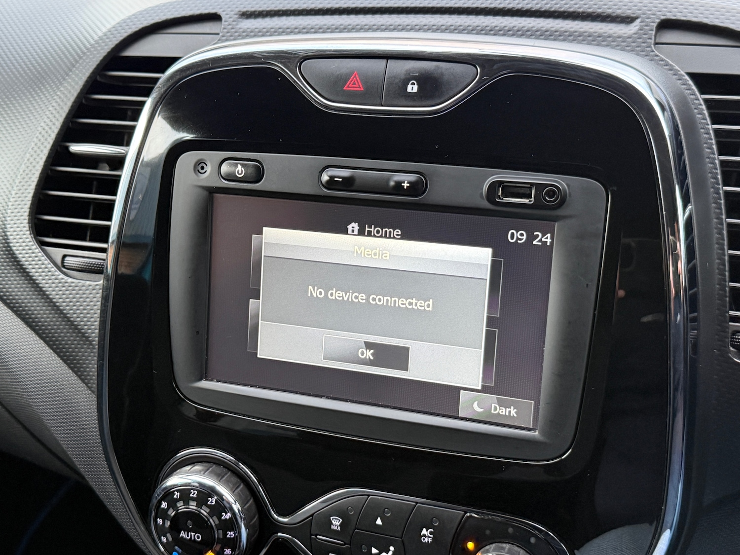 Used Renault Captur 2015 for sale - 76663727: Photo 30