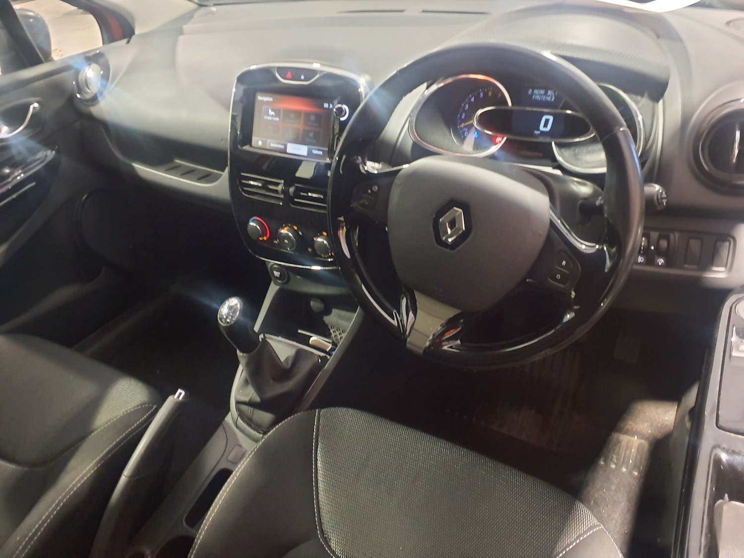 Used Renault Clio 2014 for sale - 76364361: Photo 2