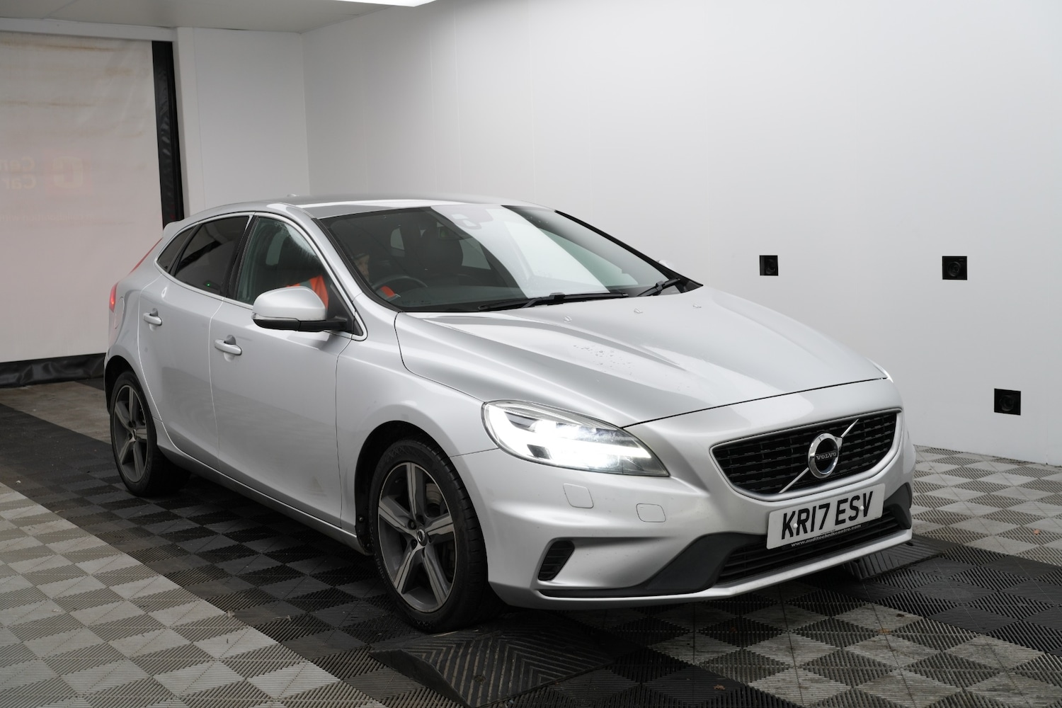 Used Volvo V40 2017 for sale - 76776511: Photo 1