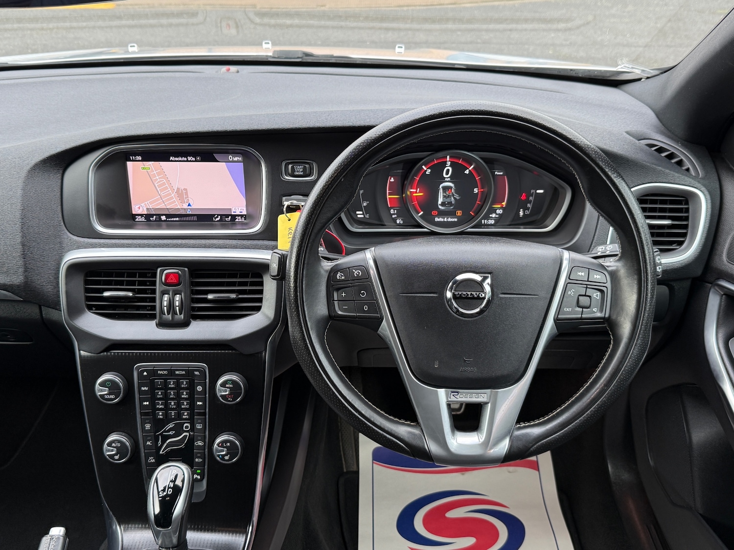 Used Volvo V40 2017 for sale - 76776511: Photo 11