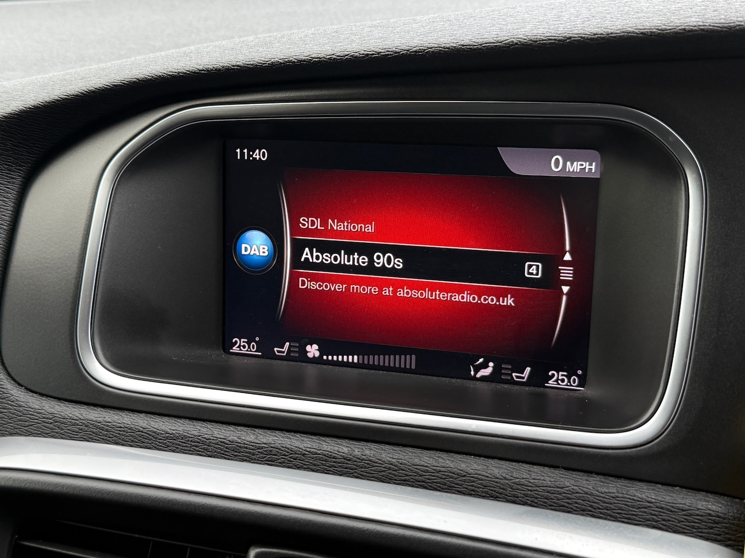 Used Volvo V40 2017 for sale - 76776511: Photo 30