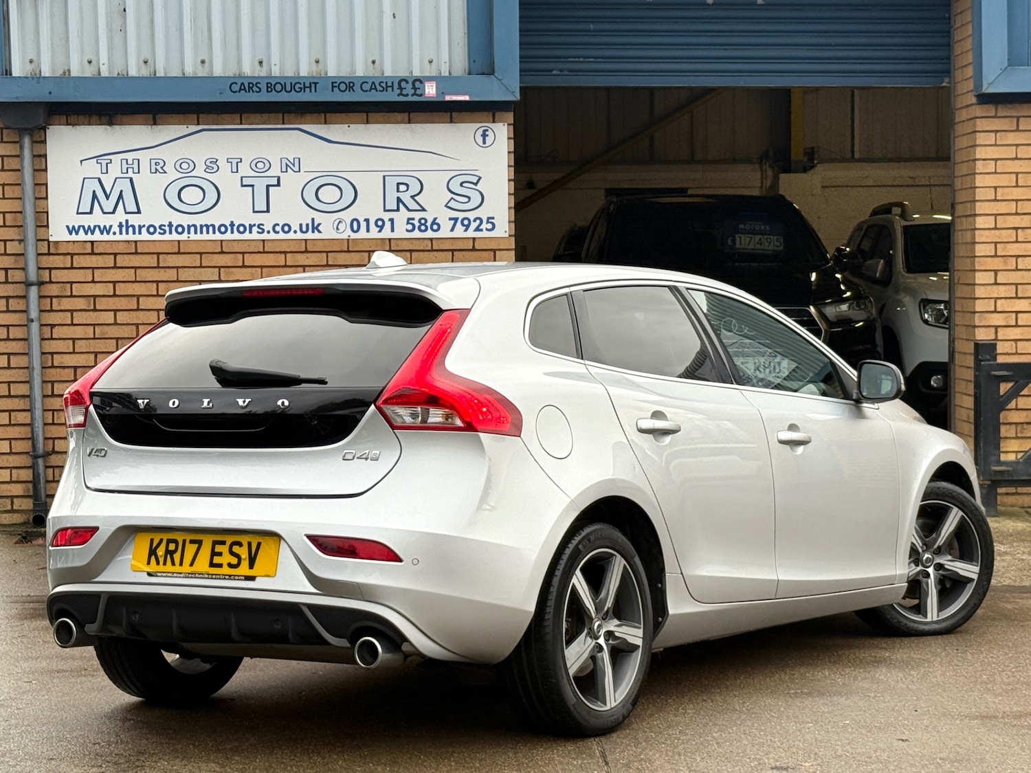 Used Volvo V40 2017 for sale - 76776511: Photo 4
