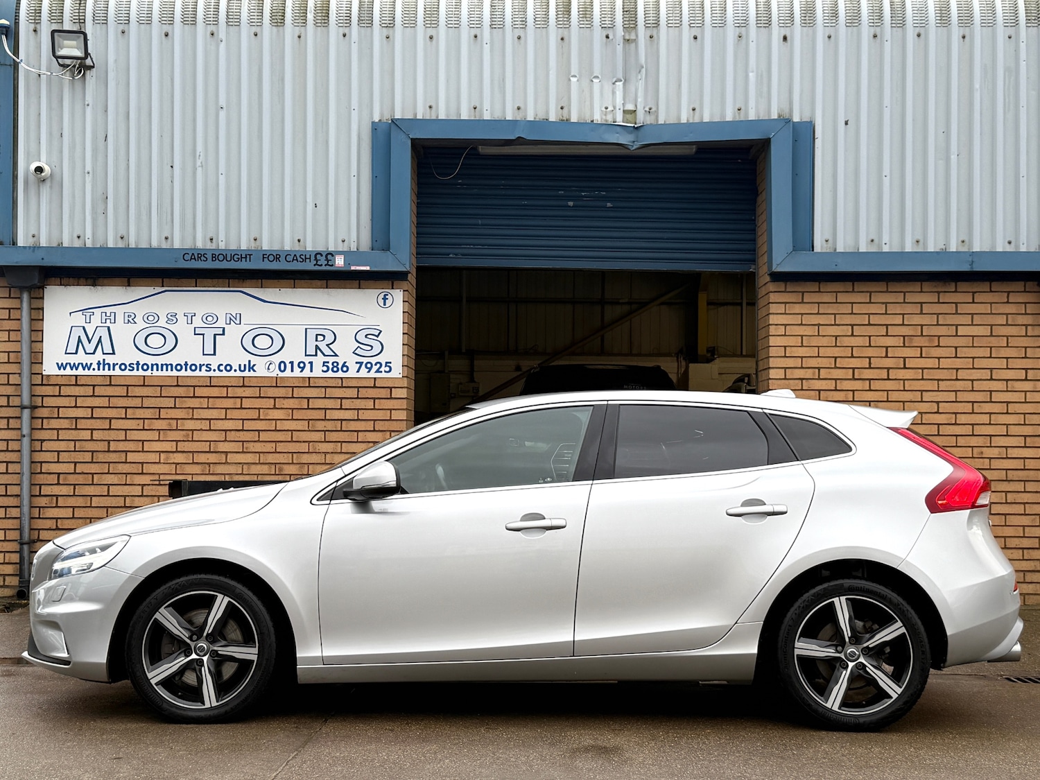 Used Volvo V40 2017 for sale - 76776511: Photo 5