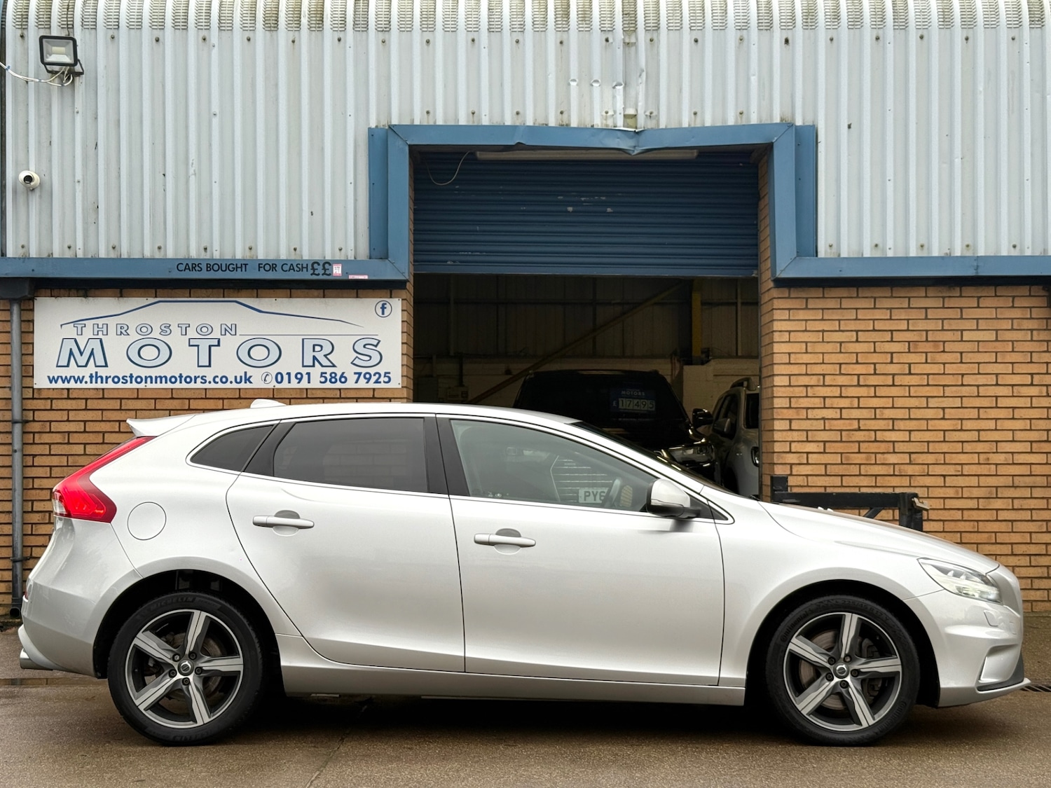 Used Volvo V40 2017 for sale - 76776511: Photo 6
