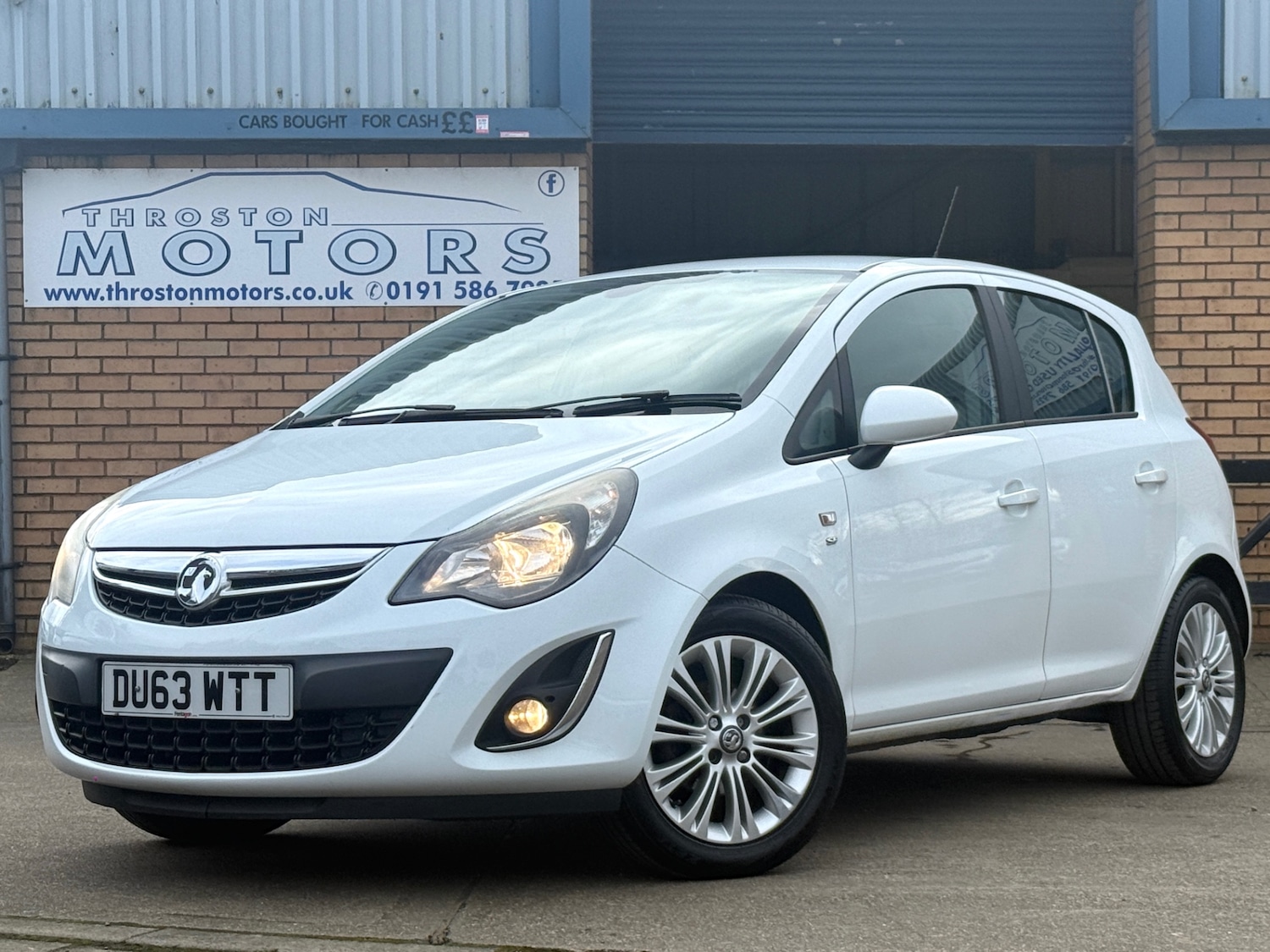 Used Vauxhall Corsa 2013 for sale - 77715327: Photo 2