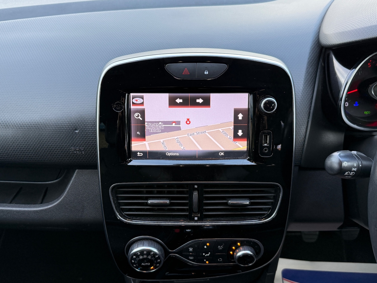 Used Renault Clio 2018 for sale - 76718976: Photo 12