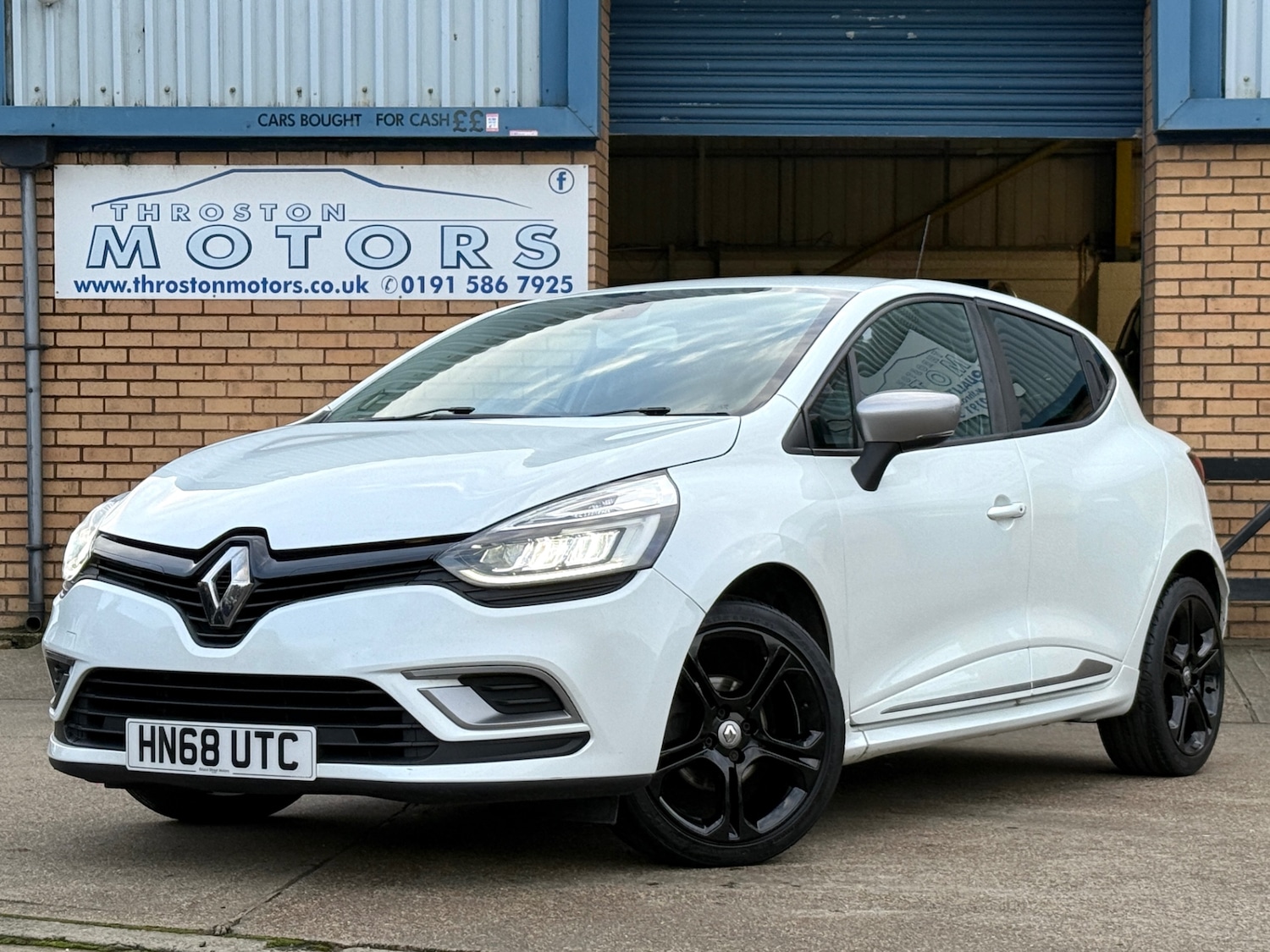 Used Renault Clio 2018 for sale - 76718976: Photo 2