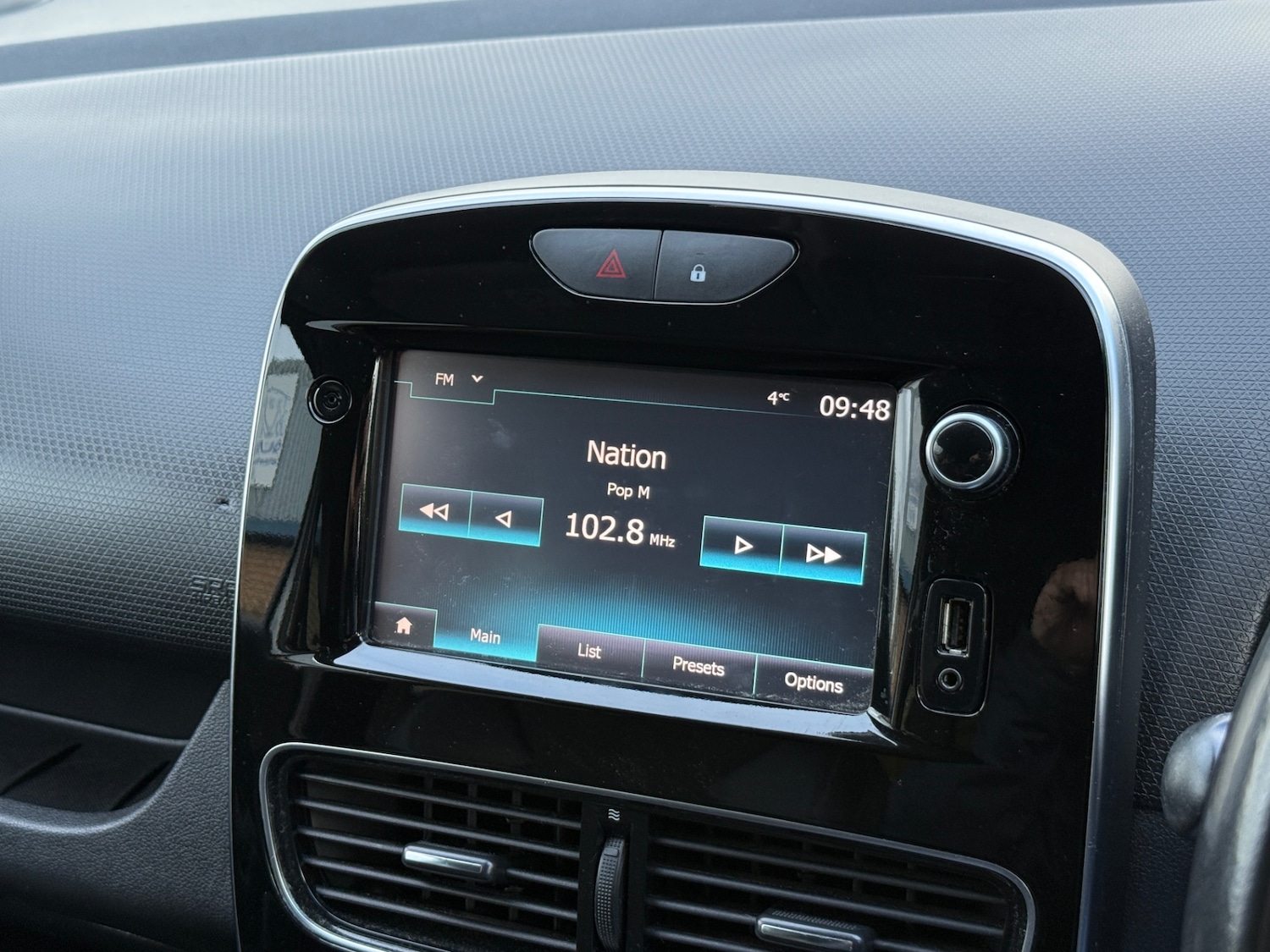 Used Renault Clio 2018 for sale - 76718976: Photo 32