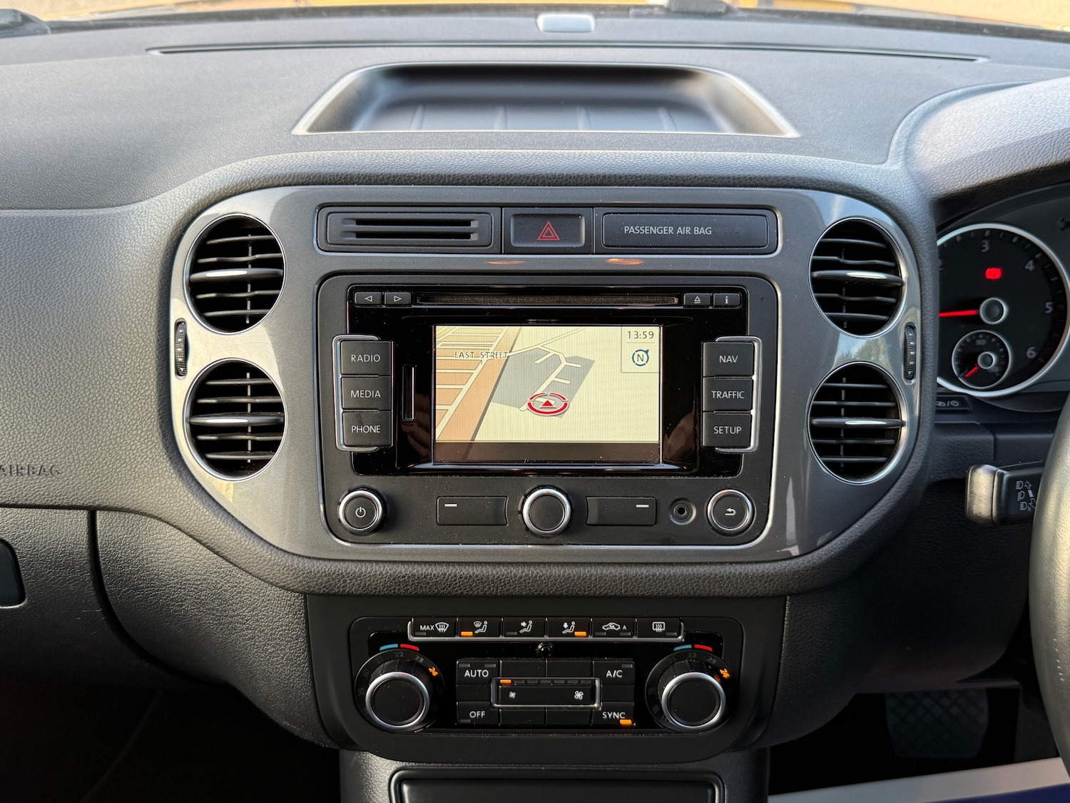 Used Volkswagen Tiguan 2014 for sale - 76881667: Photo 12