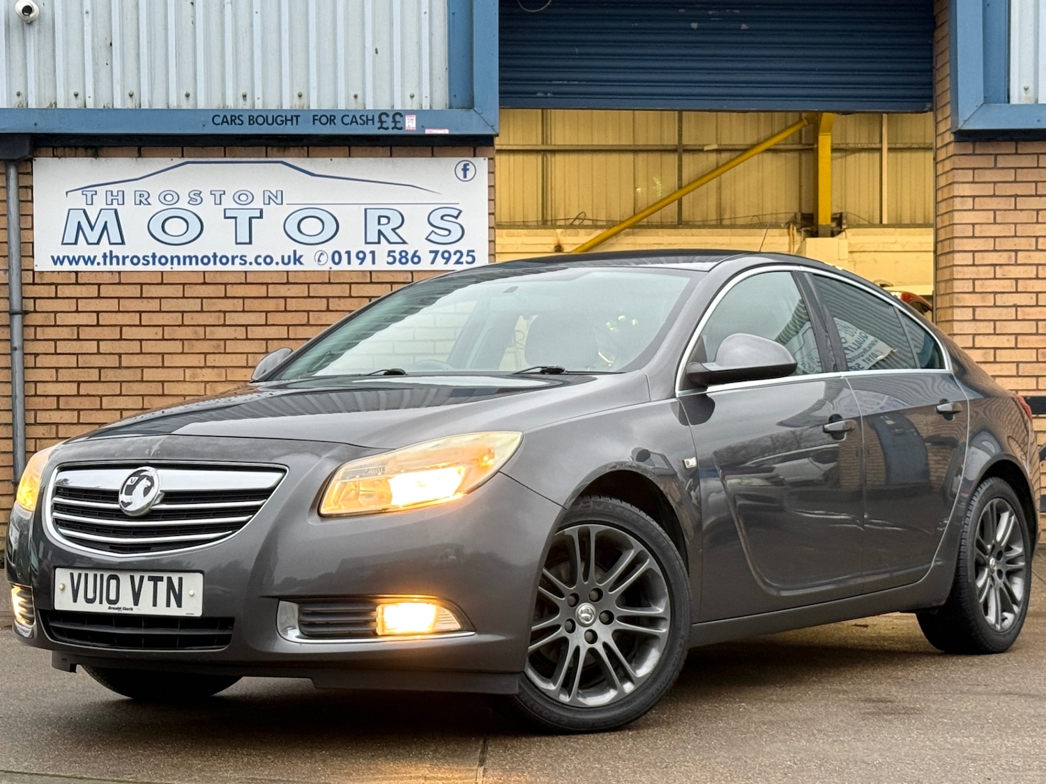 Used Vauxhall Insignia 2010 for sale - 77337707: Photo 2
