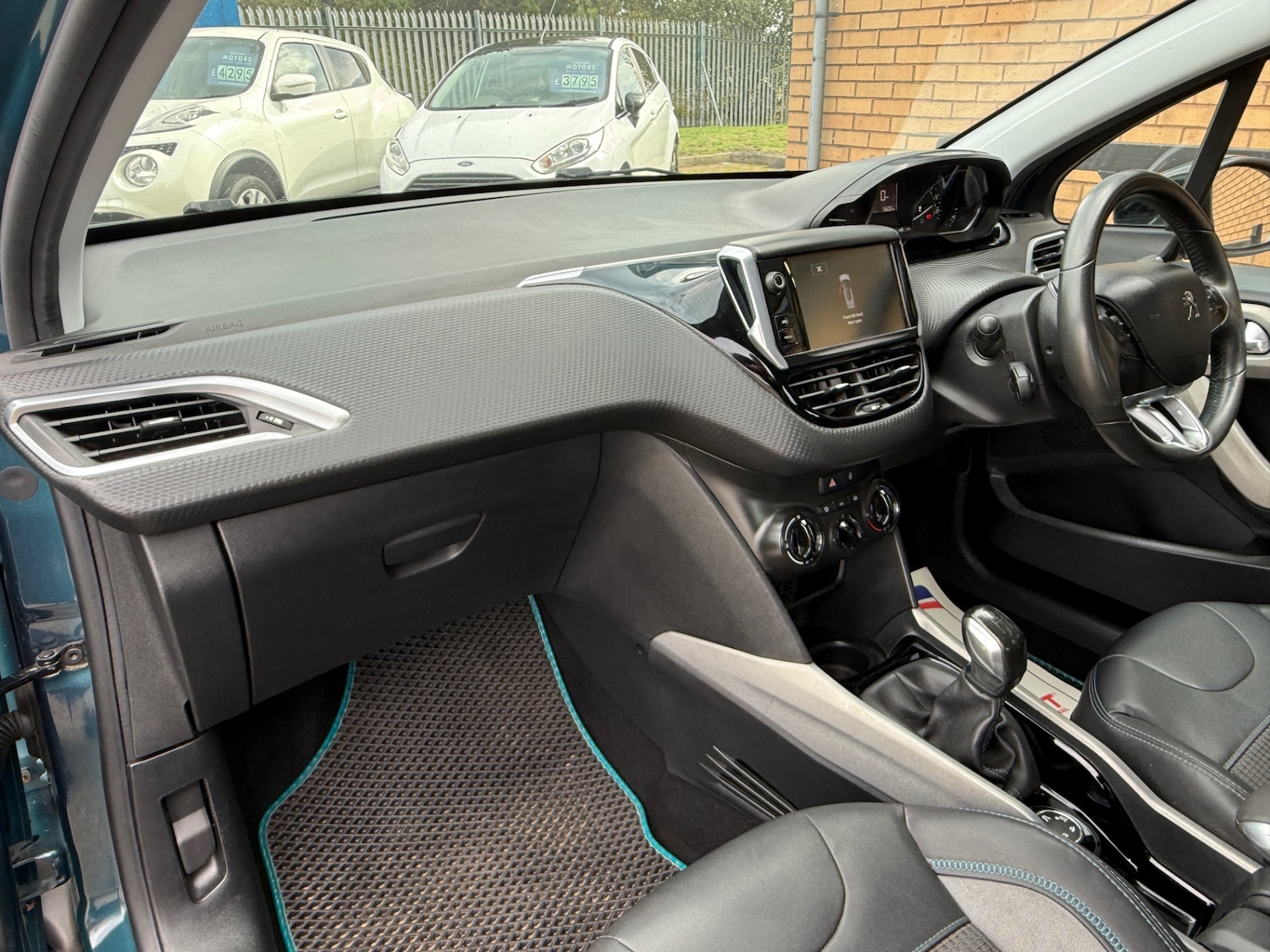 Used Peugeot 2008 2015 for sale - 76193820: Photo 15