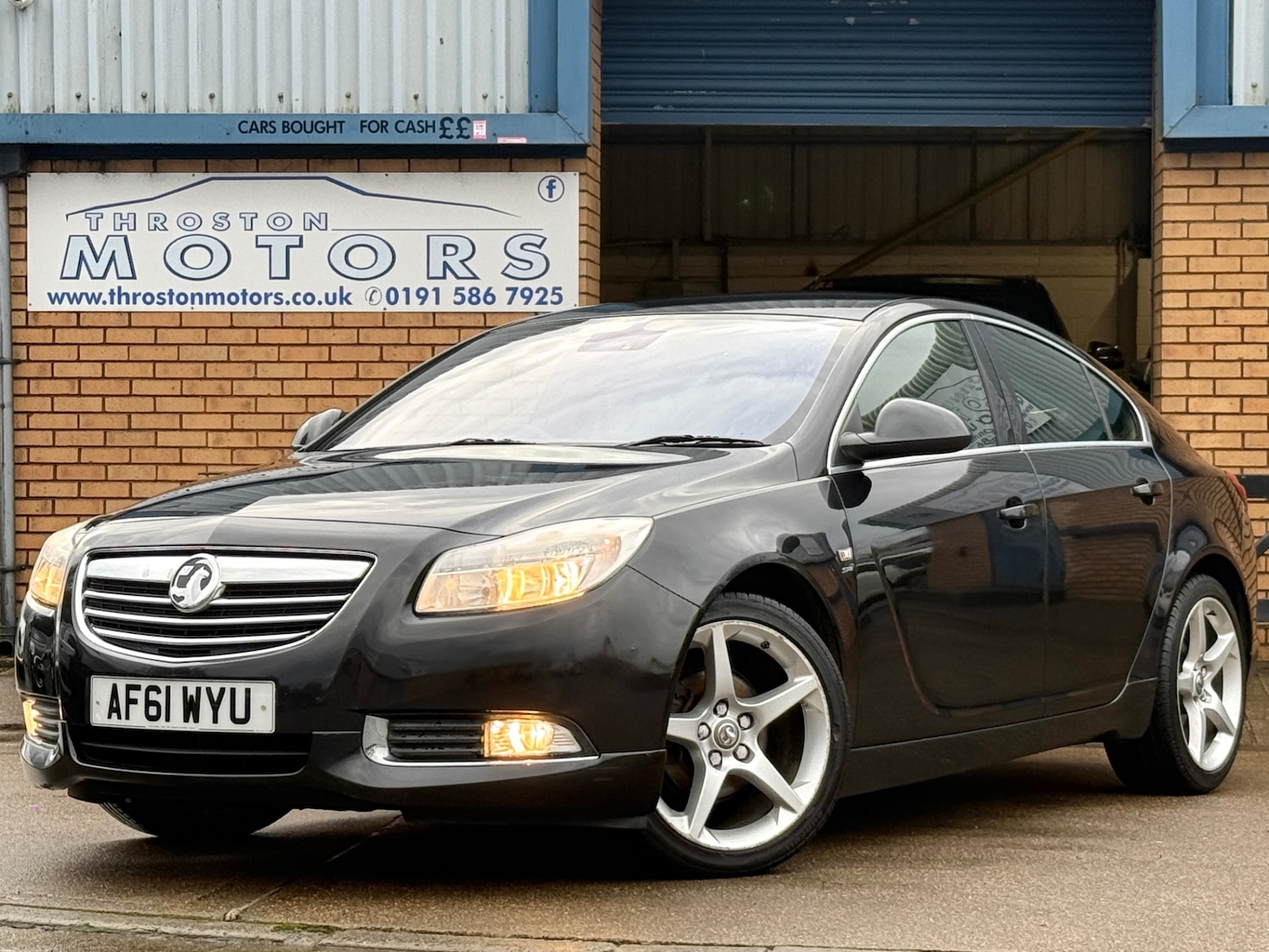 Used Vauxhall Insignia 2011 for sale - 76921961: Photo 2