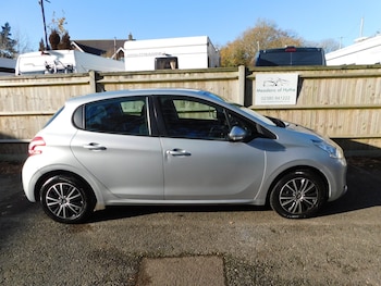Used Peugeot 208 2013 for sale - 76707442: Photo