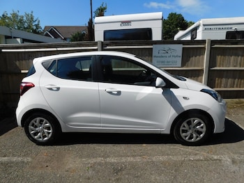 Used Hyundai i10 2018 for sale - 76330873: Photo