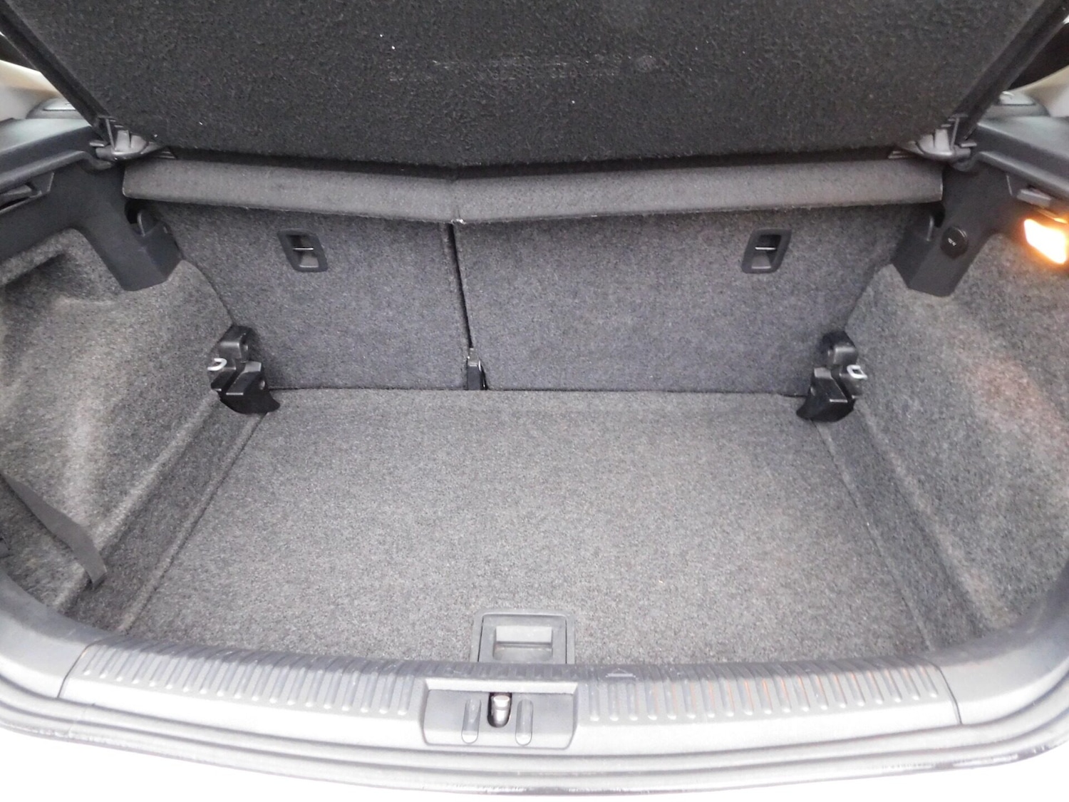 Used Volkswagen Polo 2010 for sale - 77037185: Photo 17