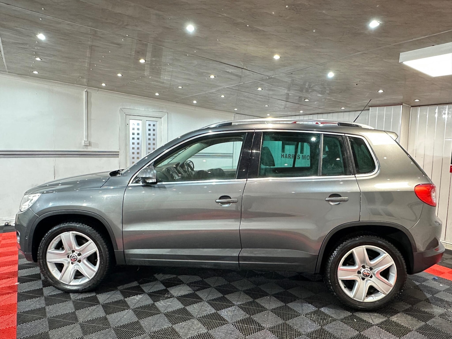Used Volkswagen Tiguan 2010 for sale - 76942514: Photo 10