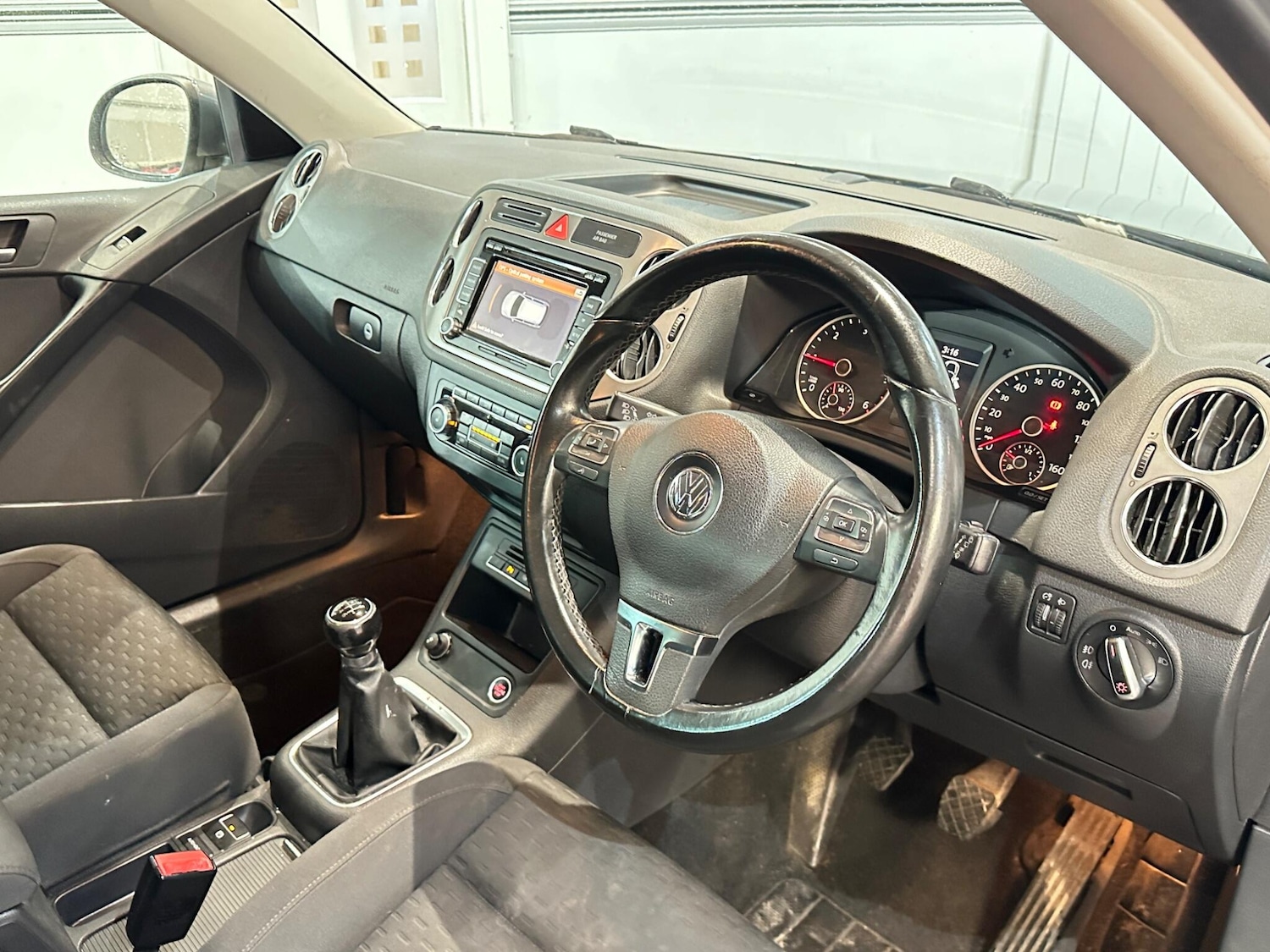 Used Volkswagen Tiguan 2010 for sale - 76942514: Photo 26