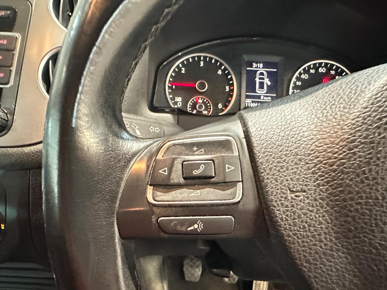 Used Volkswagen Tiguan 2010 for sale - 76942514: Photo 30